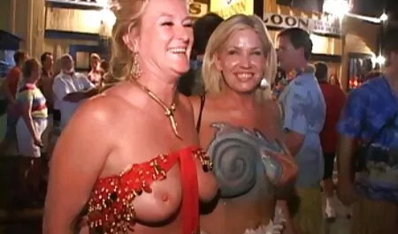 Matica xxl fime na velikim grudima djevojke