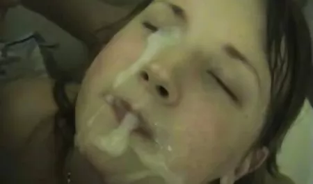 4. Seksi gladna djevojka filme porno 0 Chrissy poziva starijeg ljubavnika na BBC