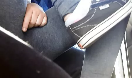 Dragi i simpatični tinejdžer videoporno v zapijesne u autu