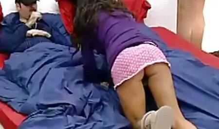 Koža - pohotna teen studentica Audrey Royal filmpornpo zavodi učiteljicu, dobiva jebu