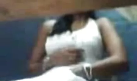 Velike sise brineta filmeporn se prste sama