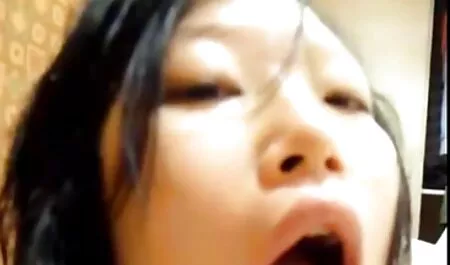 Vixen Janice Griffith i Ivy Wolf ušuljali su se u dvorište filme porno cu brunete online u noćnom bazenu