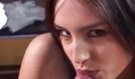 Mlada plavuša uzima je u sve 3 rupe i sperma unutra filmepornocubrunete