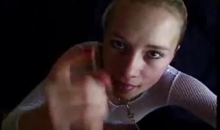 Vruća crvenokosa čini njezin natečeni crveni klitoris više clipurisexi