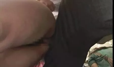 Prekrasna stolica s prugastim filmeexxl web-kamerama