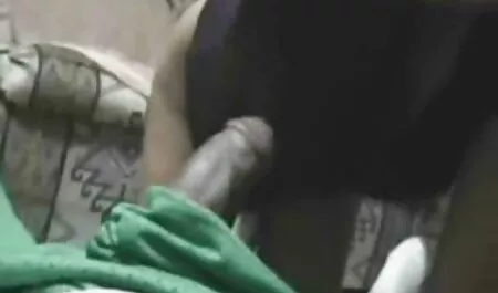 Amaterska plavuša se filme porno gratis cu politiste jebe na kauču