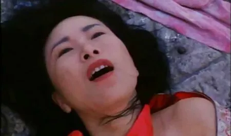 La Rockstar saituri cu filme porno gratis reže August Ames i Bridget B u vrućem troje