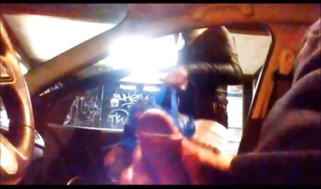 Milla trlja svoj mega filmes pono klitoris vibratorom i cums