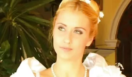 Prsata filmelesbience Talijanka se jeba u kupaonici