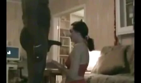 Volim da me jebe u uskoj pički. Bi li me jebao? videoporno