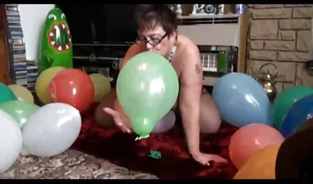 Zrela rezervirana brineta se jeba na video masturbare pizde