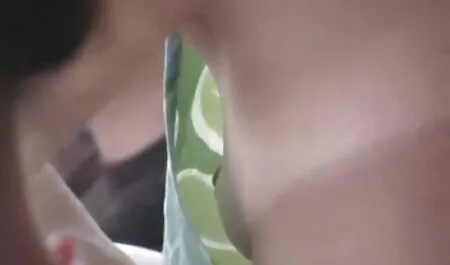 Monster penis šalje prilično filme por hd tinejdžersko predenje