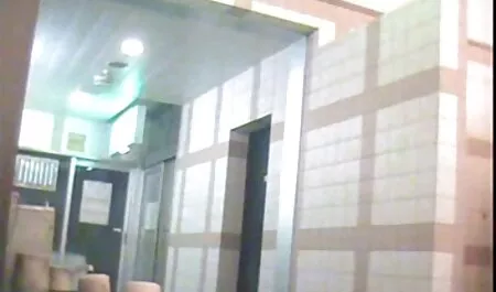 Proklova skida svoj bikini i pliva videoporno erotico pod vodom