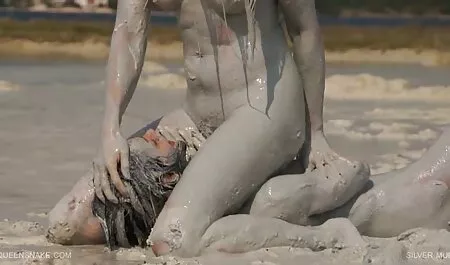 Mršava brineta jebe filme cu romince se s velikim