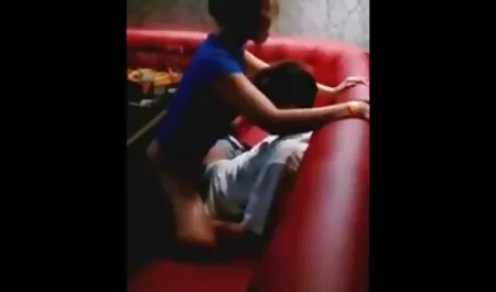 Ashley Adams film pornofilm šprica na manipulaciji s milfom