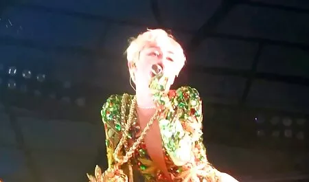 Vruće djevojke mama asi fute fiu ludi seks